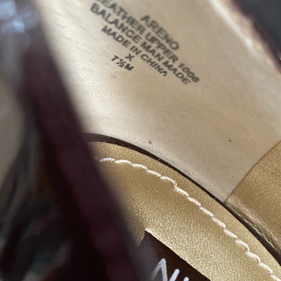 Brown Patent Mary Jane Heels 👠 - Picture 5 of 6